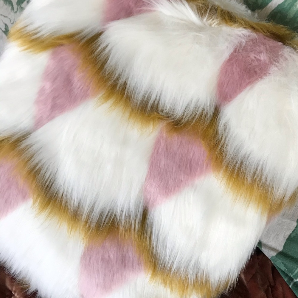 ‼️LAST CHANCE‼️Anthropologie Coren Faux Fur Pillow - Picture 5 of 5
